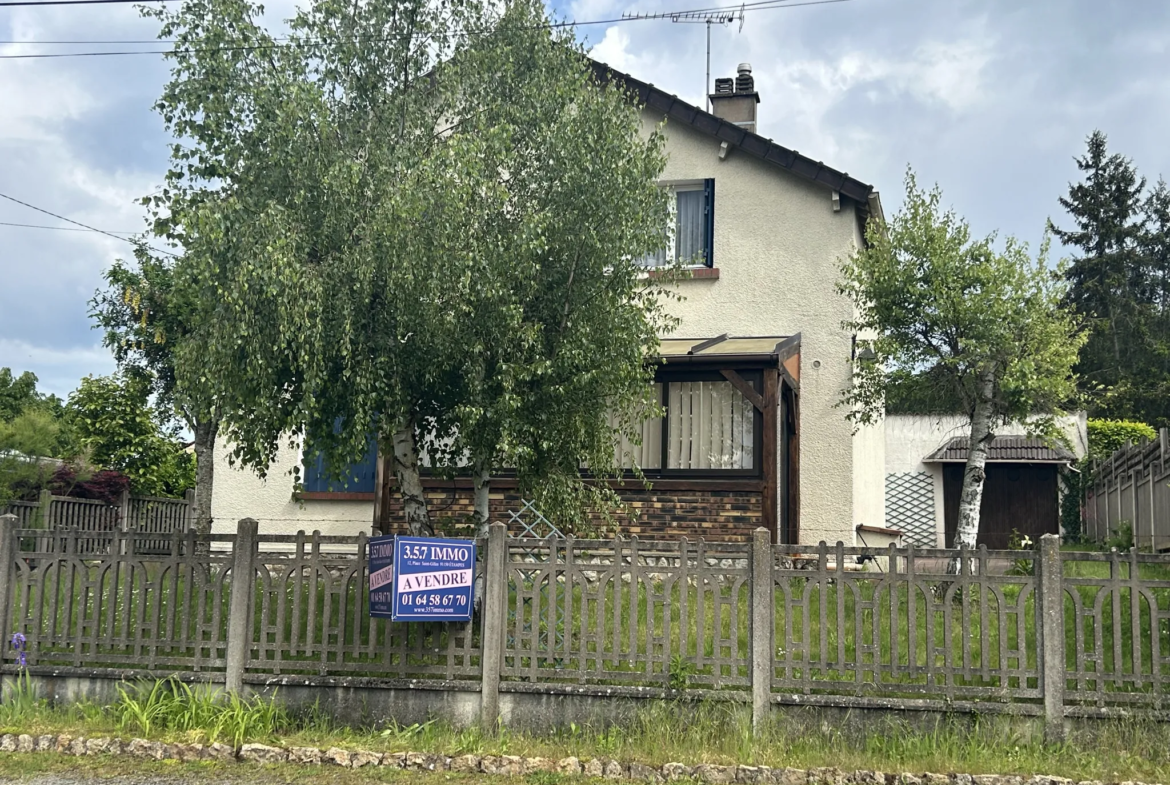 Maison 5 pièces à Morigny Champigny avec jardin et dépendances 