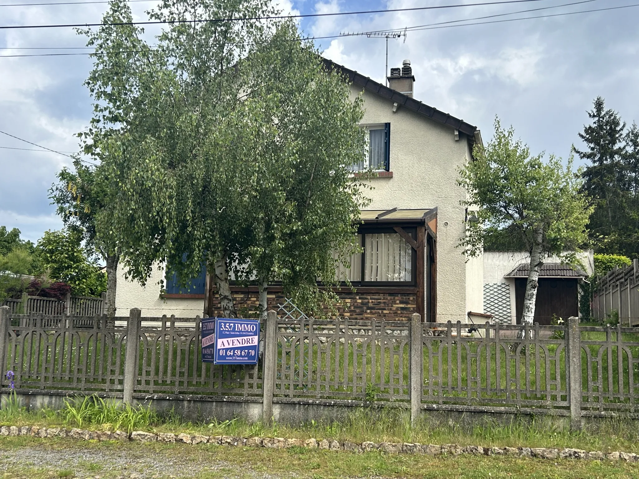 Maison 5 pièces à Morigny Champigny avec jardin et dépendances 