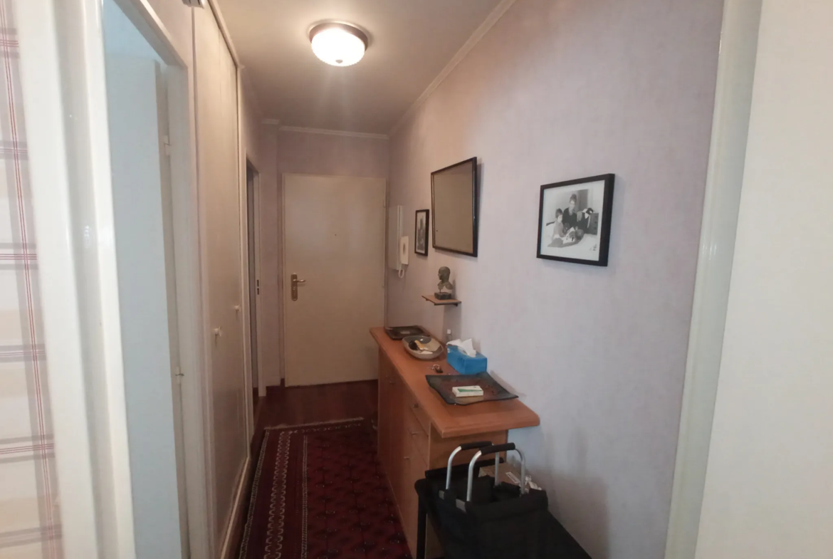 À vendre : Appartement F2 à Cergy Préfecture avec Balcon et Parking 