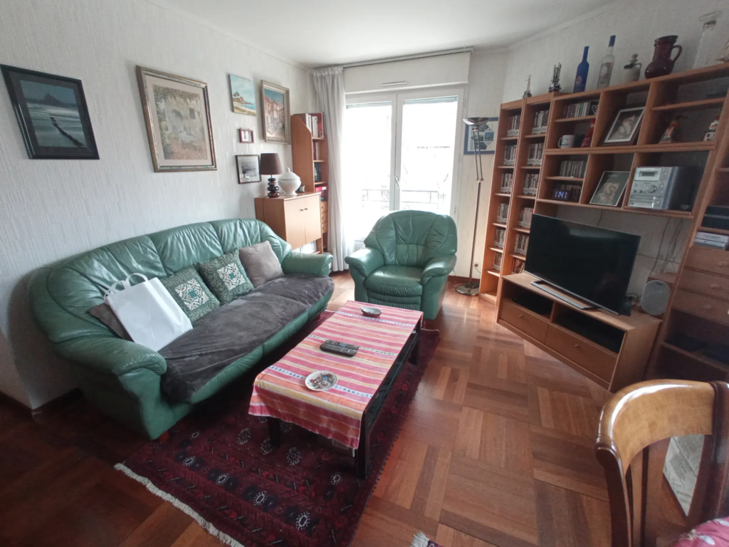 À vendre : Appartement F2 à Cergy Préfecture avec Balcon et Parking