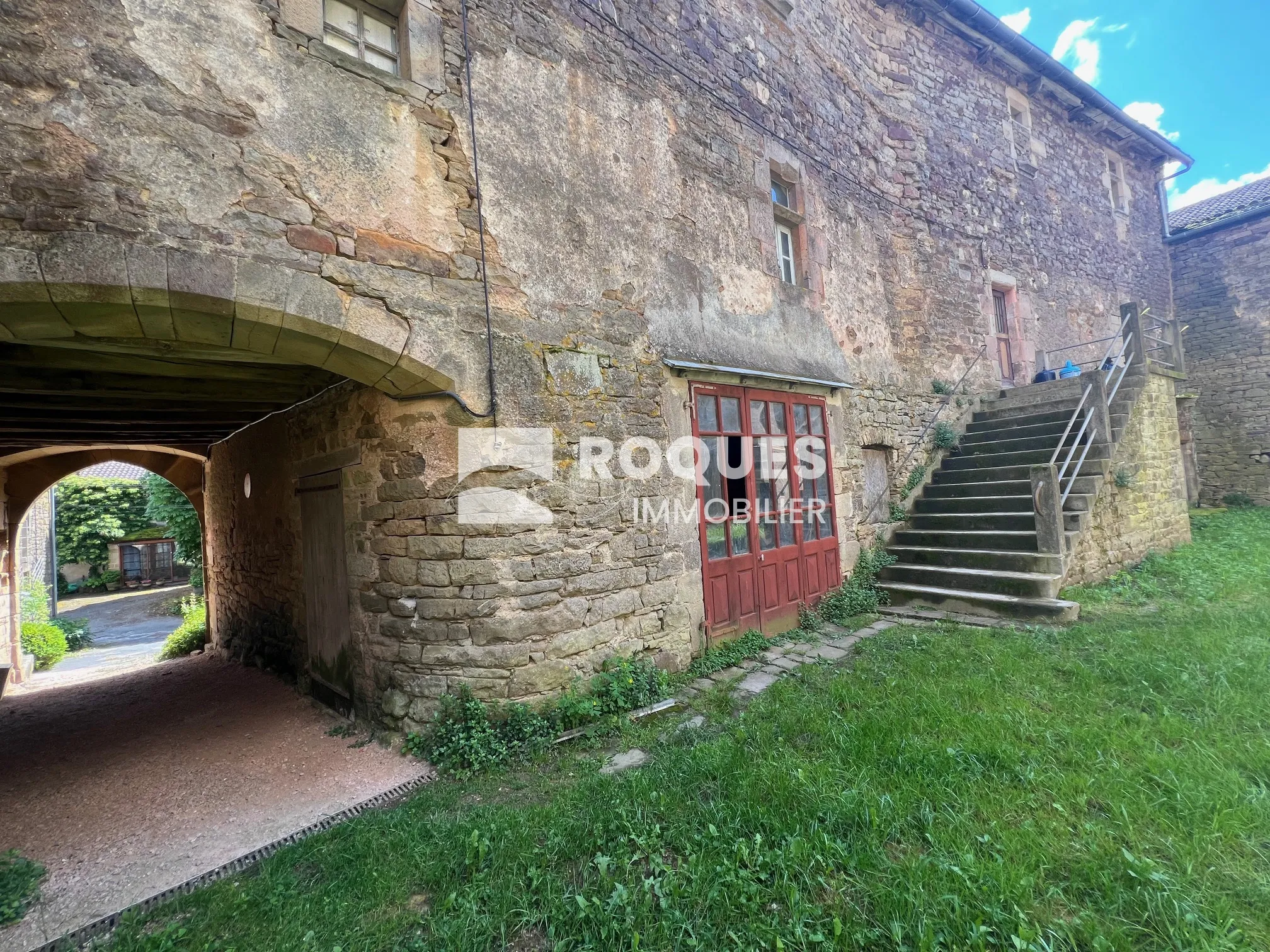 Château historique du XVème siècle à vendre à Martrin 