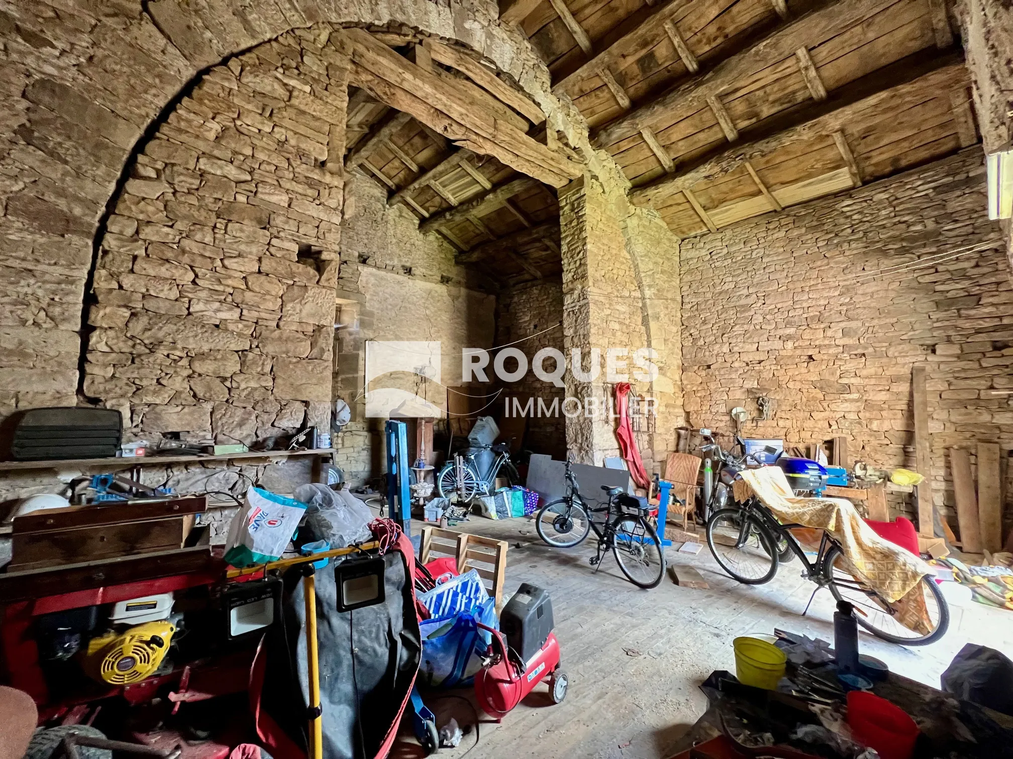 Château historique du XVème siècle à vendre à Martrin 