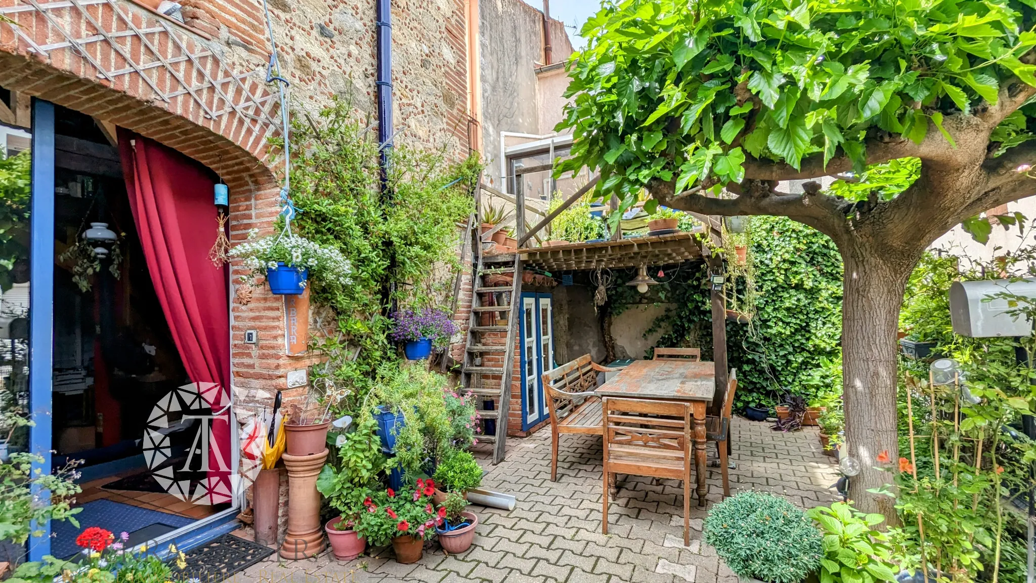 Maison de caractère rénovée en loft à St André 