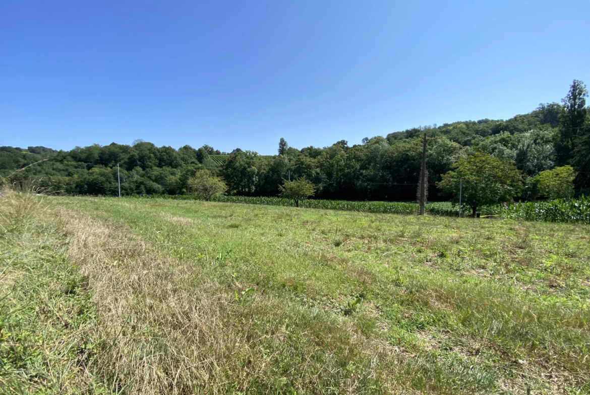 Terrain constructible de 1850 m2 à Monein, quartier Coos 