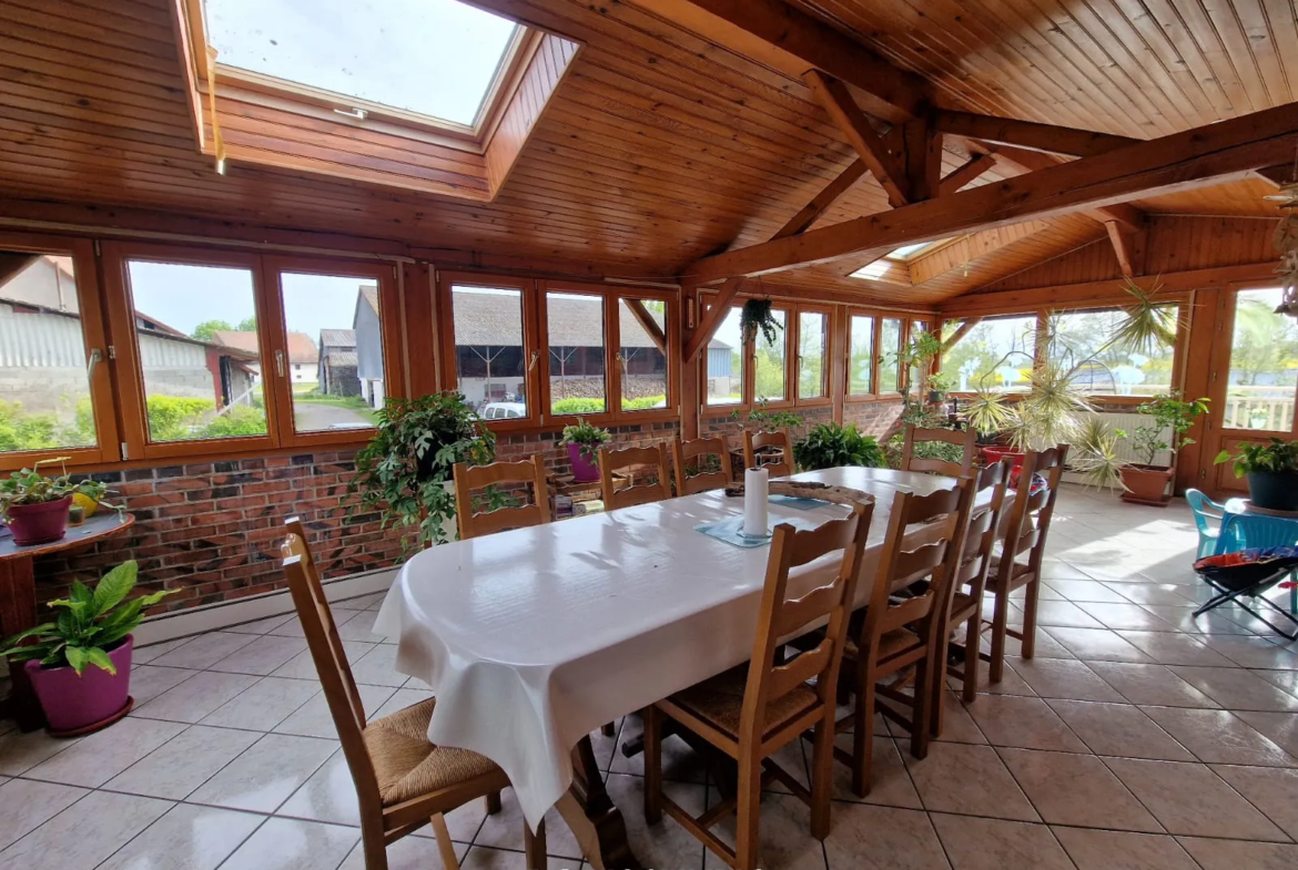 Maison individuelle avec dépendance et grand terrain à Chavannes sur l'étang 