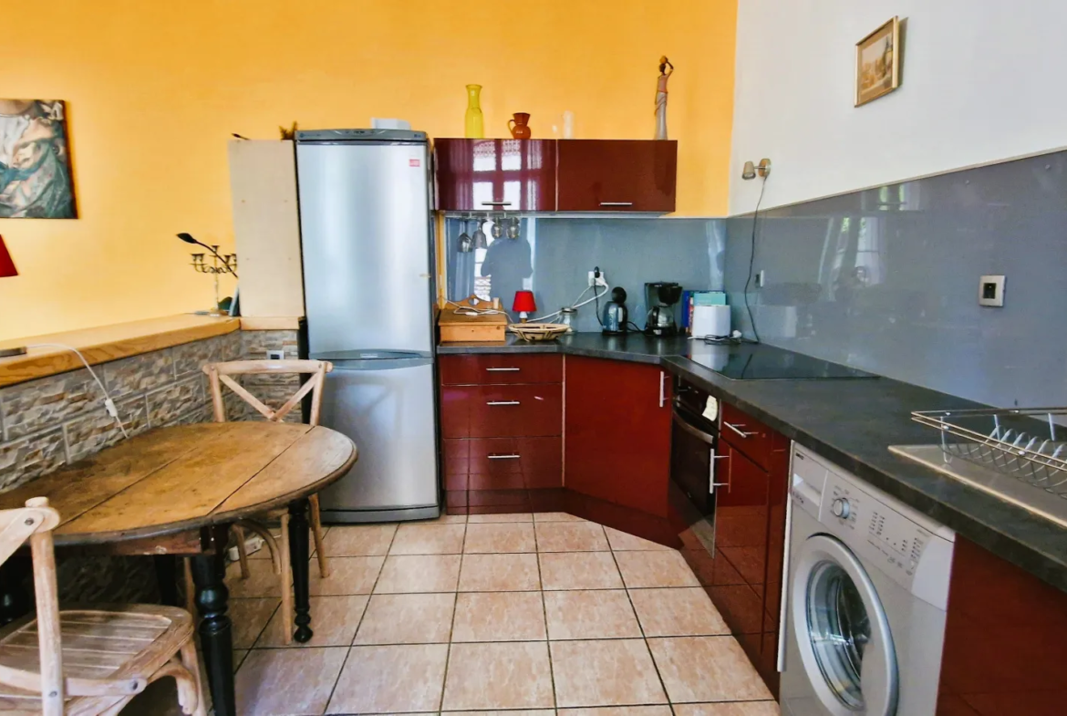 Appartement T2 à Céret - Vue sur la place des 9 jets 