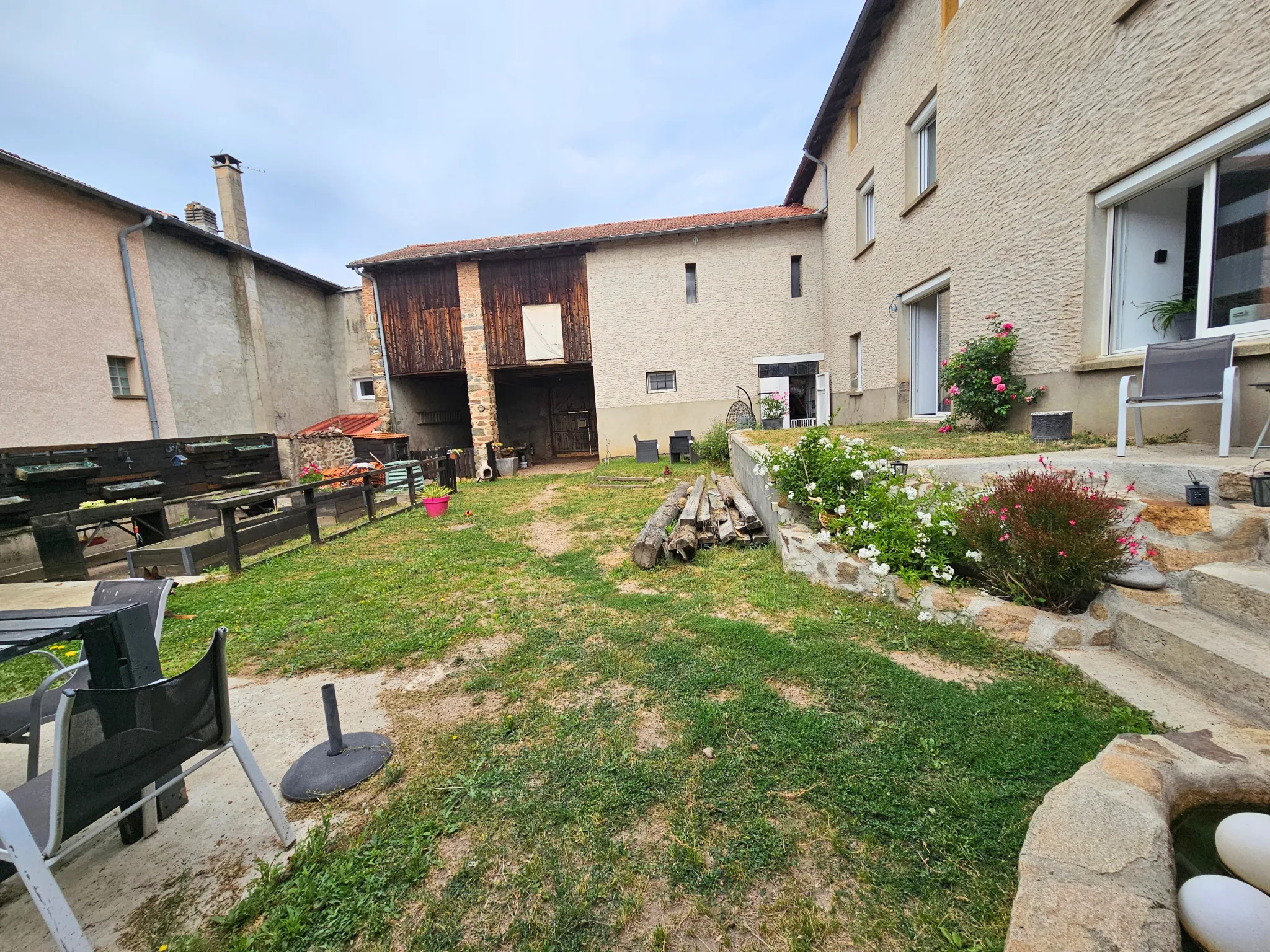 Maison spacieuse et lumineuse proche de Saint-Symphorien-de-Lay - 168 m² 