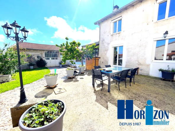 Grande Maison Familiale Rénovée à Magneux Haute Rive avec Terrain et Piscine