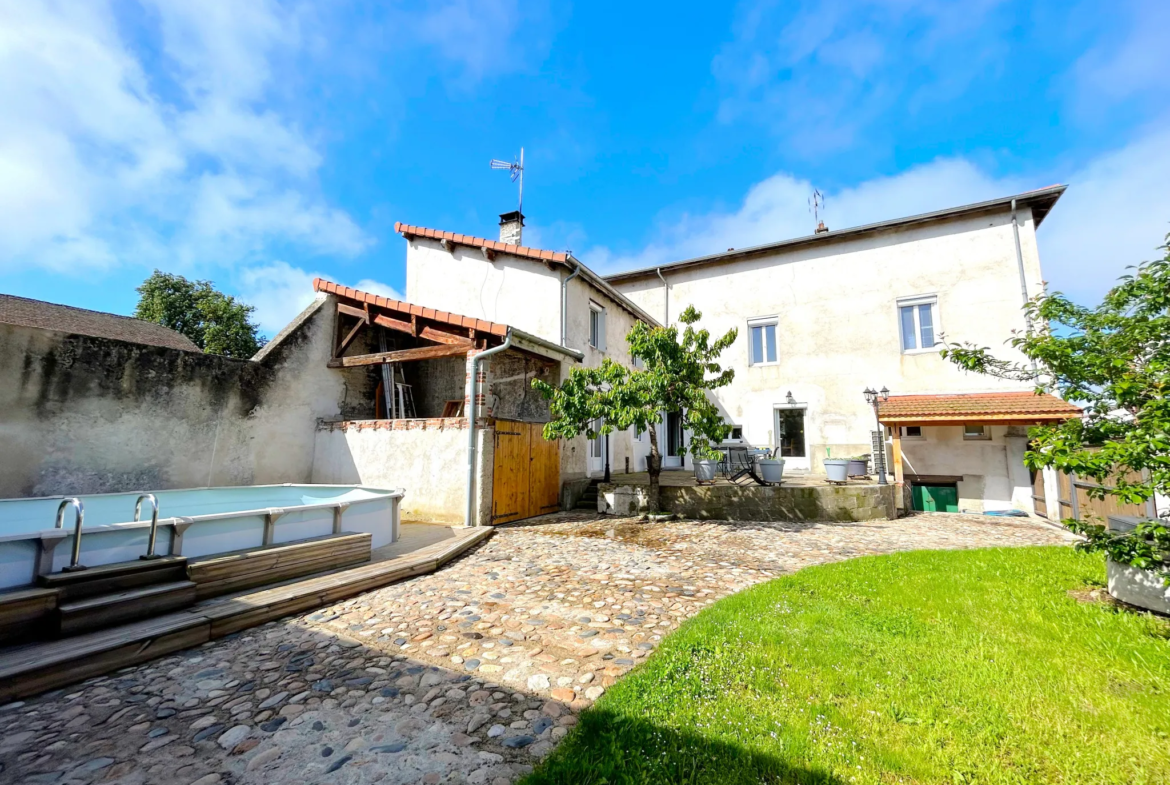 Grande Maison Familiale Rénovée à Magneux Haute Rive avec Terrain et Piscine 