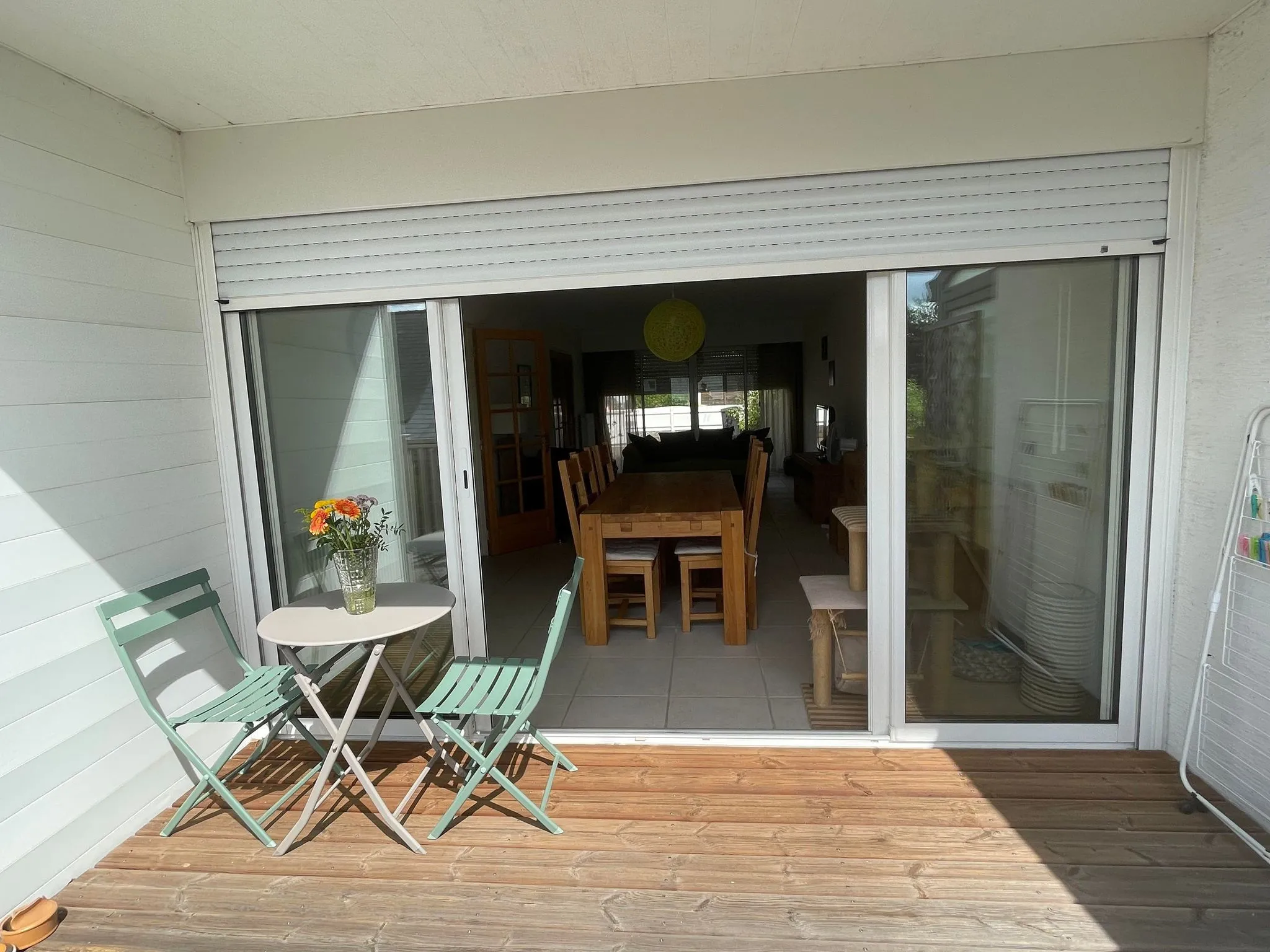 Maison mitoyenne rénovée à Laval avec terrasse 