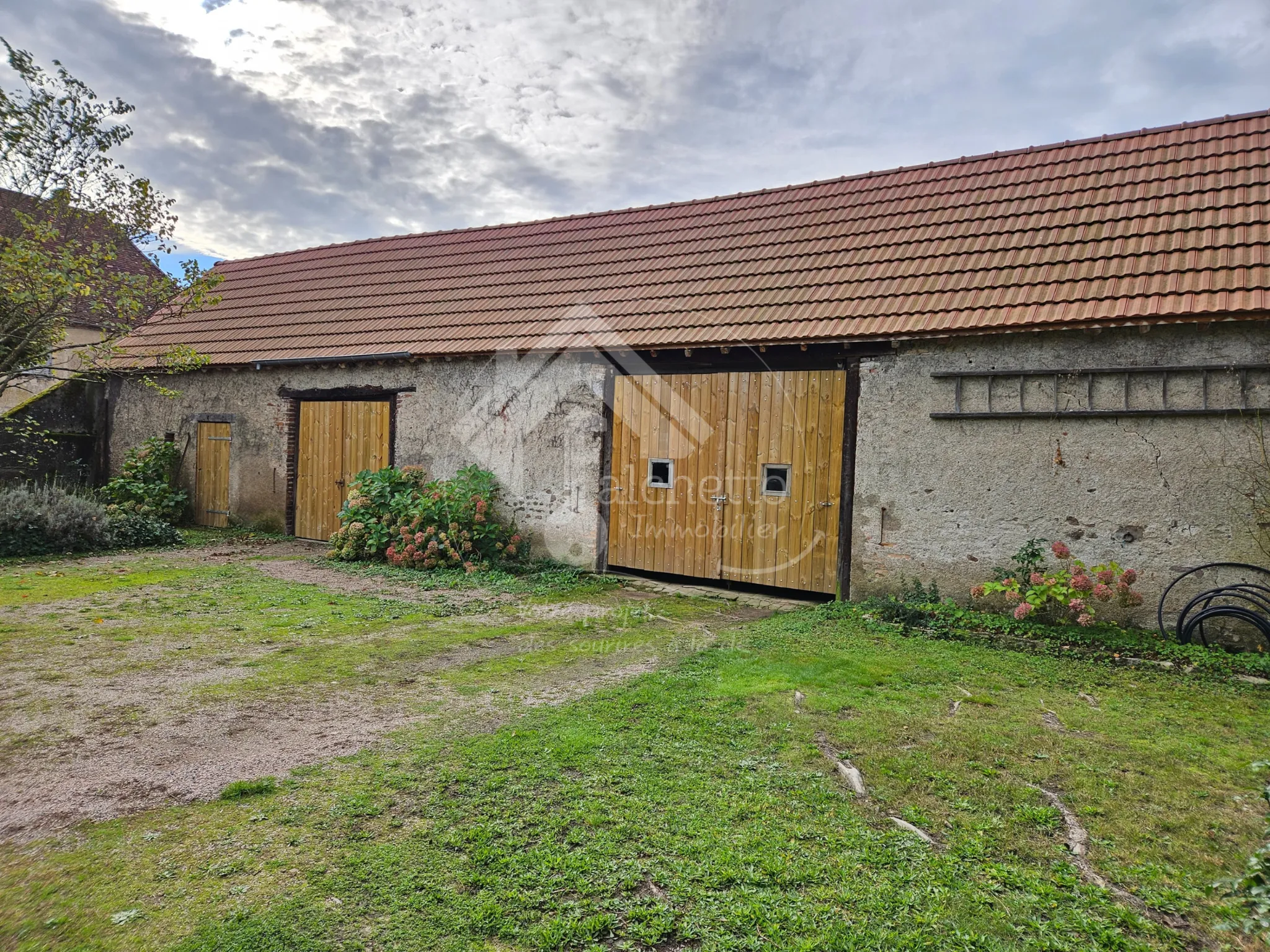 Maison de Plain-pied à Vaumas avec Terrain et Studio Indépendant 