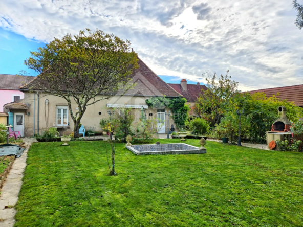 Maison de Plain-pied à Vaumas avec Terrain et Studio Indépendant