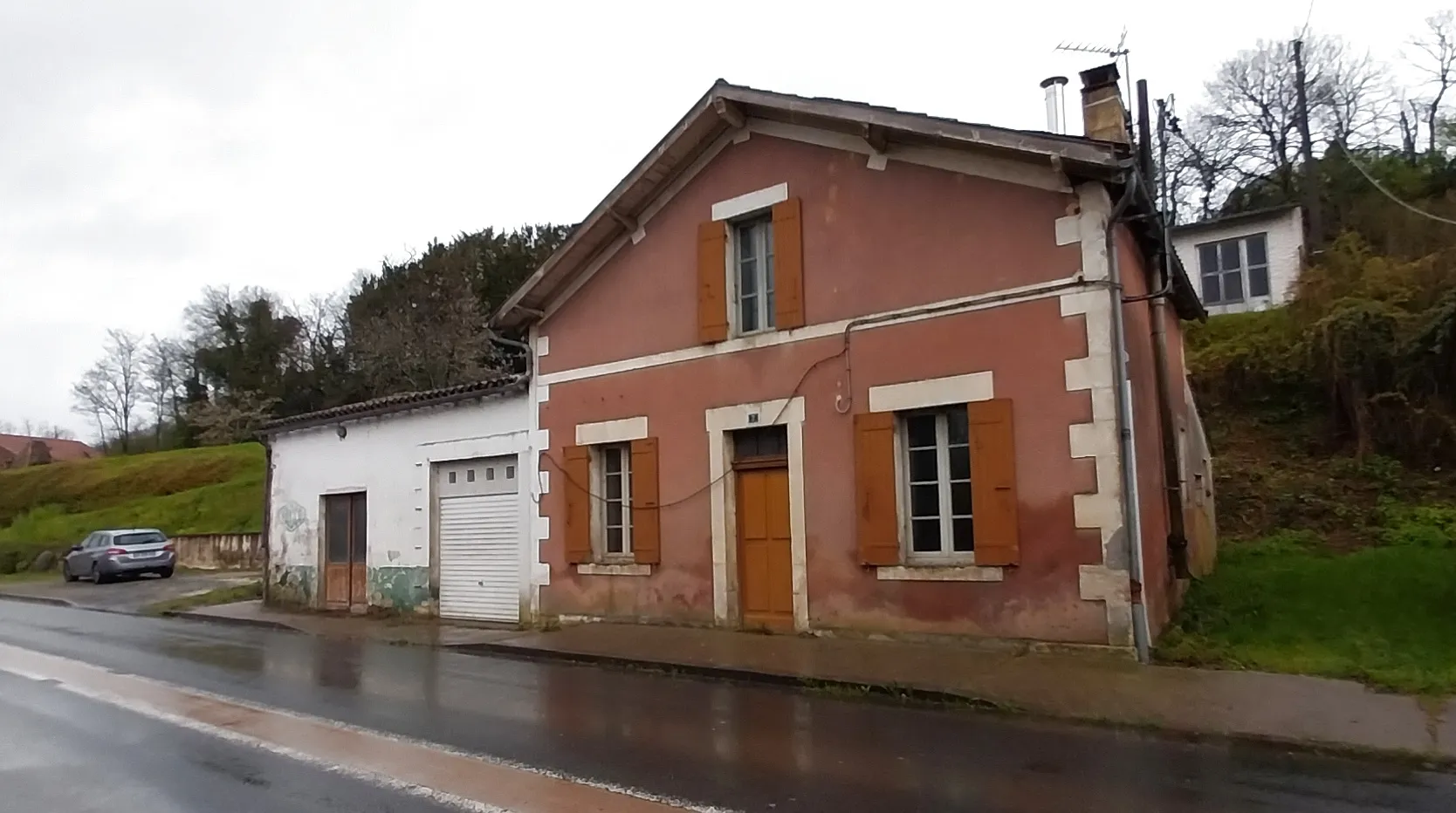 Maison de 3 chambres avec garage et cave à St Martin de Ribérac 