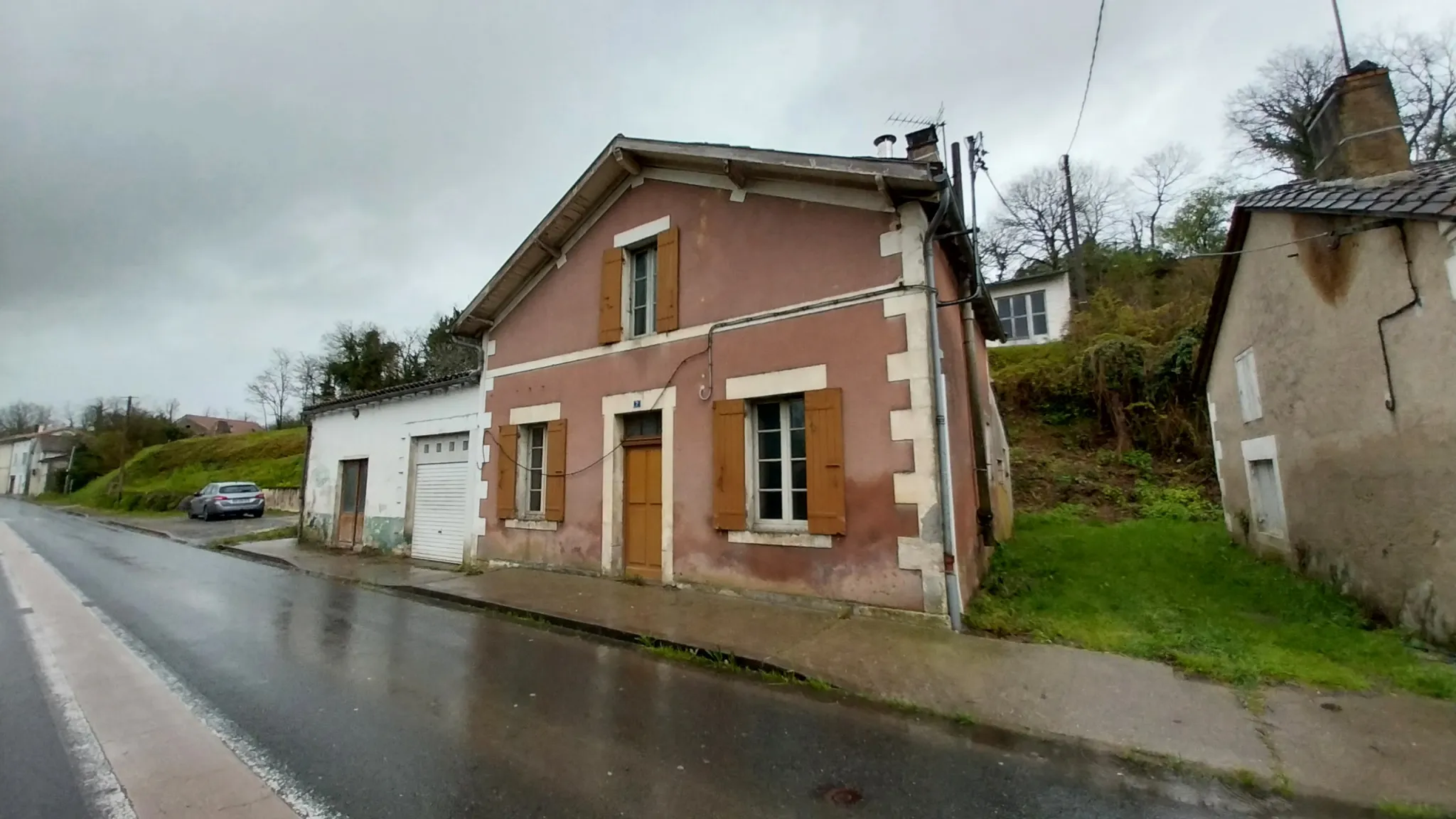 Maison de 3 chambres avec garage et cave à St Martin de Ribérac 