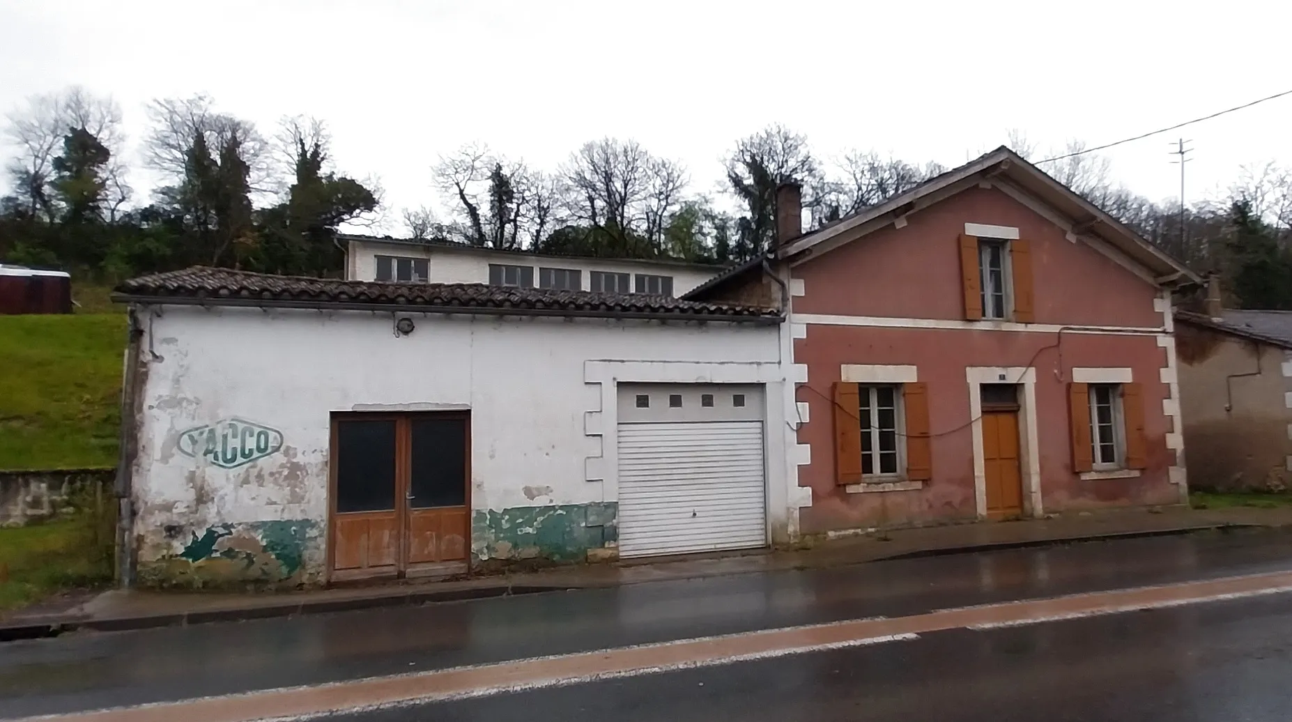 Maison de 3 chambres avec garage et cave à St Martin de Ribérac 