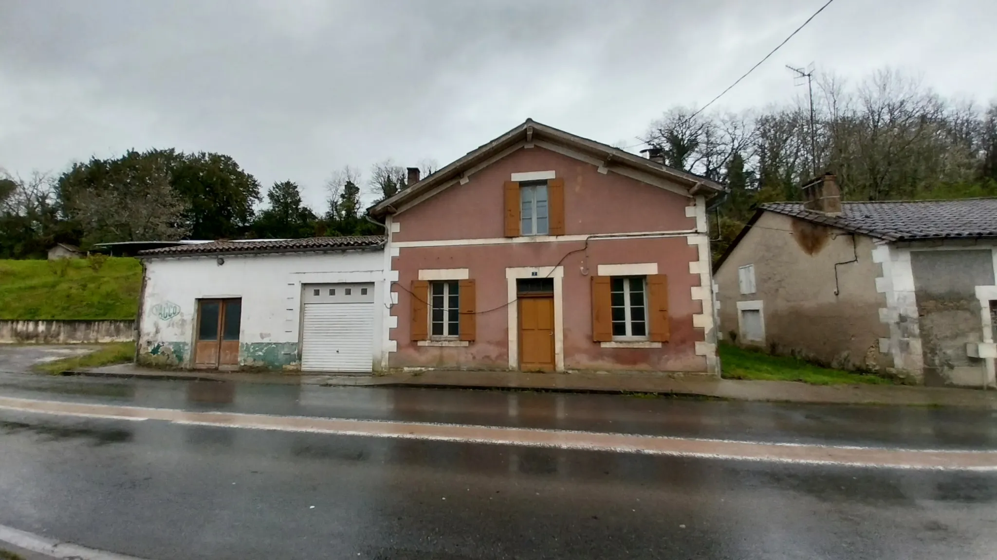 Maison de 3 chambres avec garage et cave à St Martin de Ribérac 