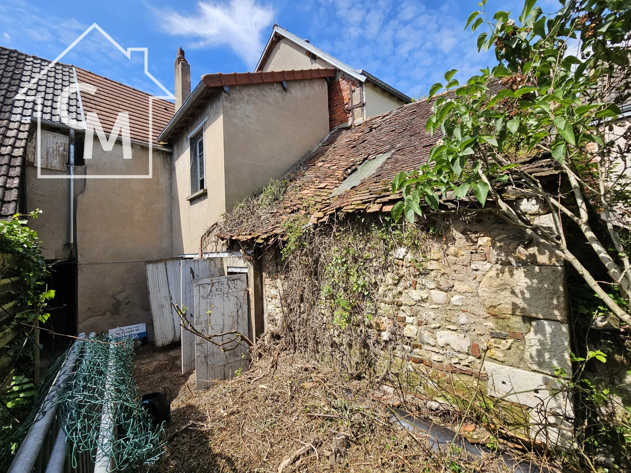 Maison de ville à vendre à Gien avec jardin - 42,900 € 