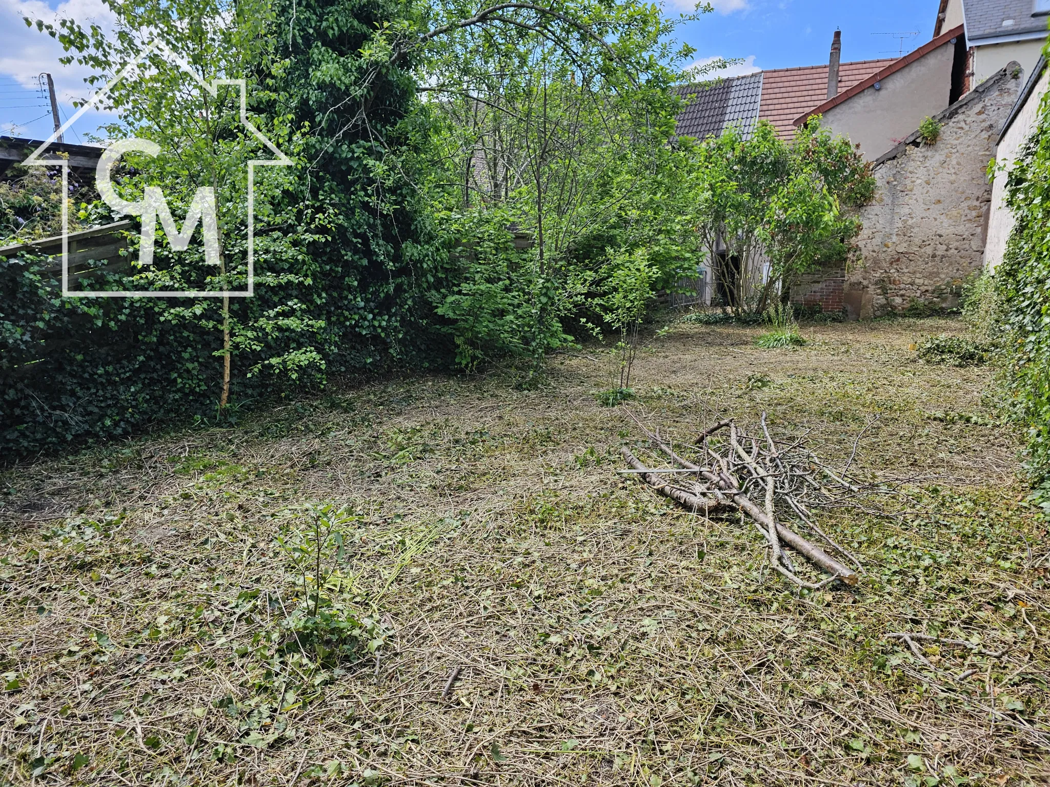 Maison de ville à vendre à Gien avec jardin - 42,900 € 