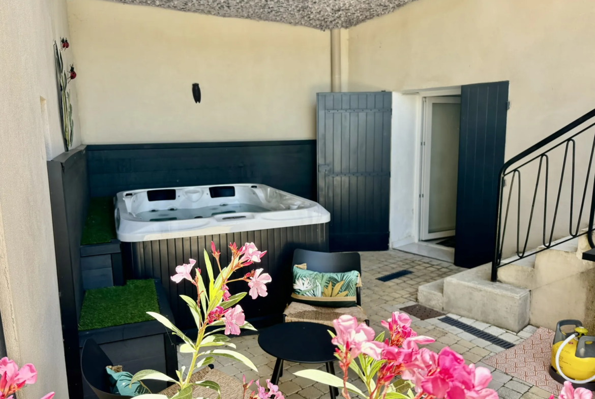 Maison de village rénovée à Suzette avec garage et jacuzzi 