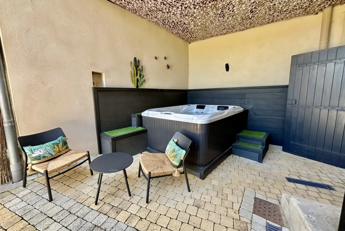 Maison de village rénovée à Suzette avec garage et jacuzzi 