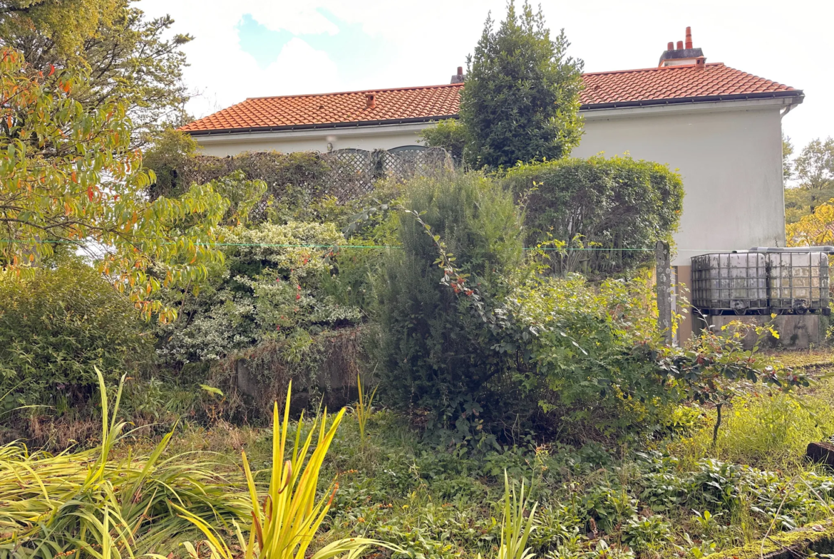 Maison à vendre à Vallet - 4 chambres, jardin et garage 