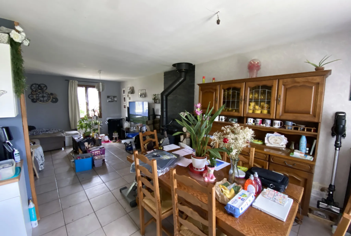 Maison à fort potentiel avec piscine à Neuilly sous Clermont 