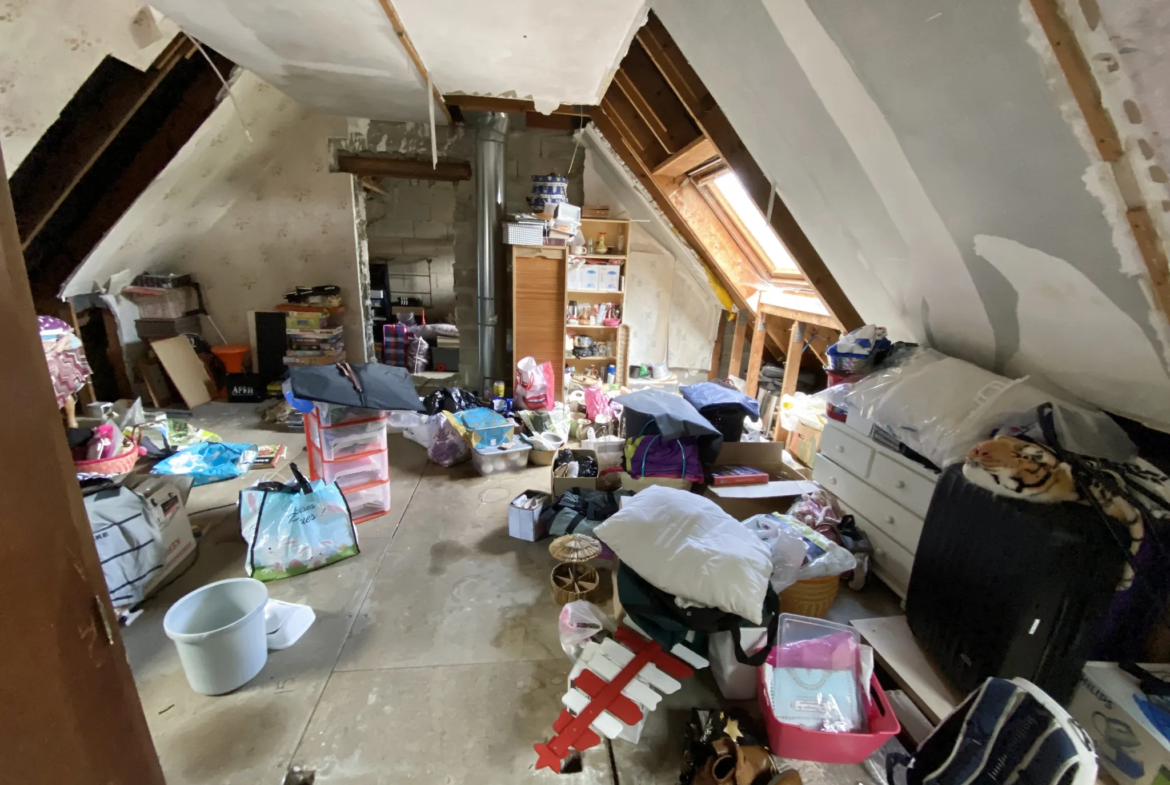 Maison à fort potentiel avec piscine à Neuilly sous Clermont 