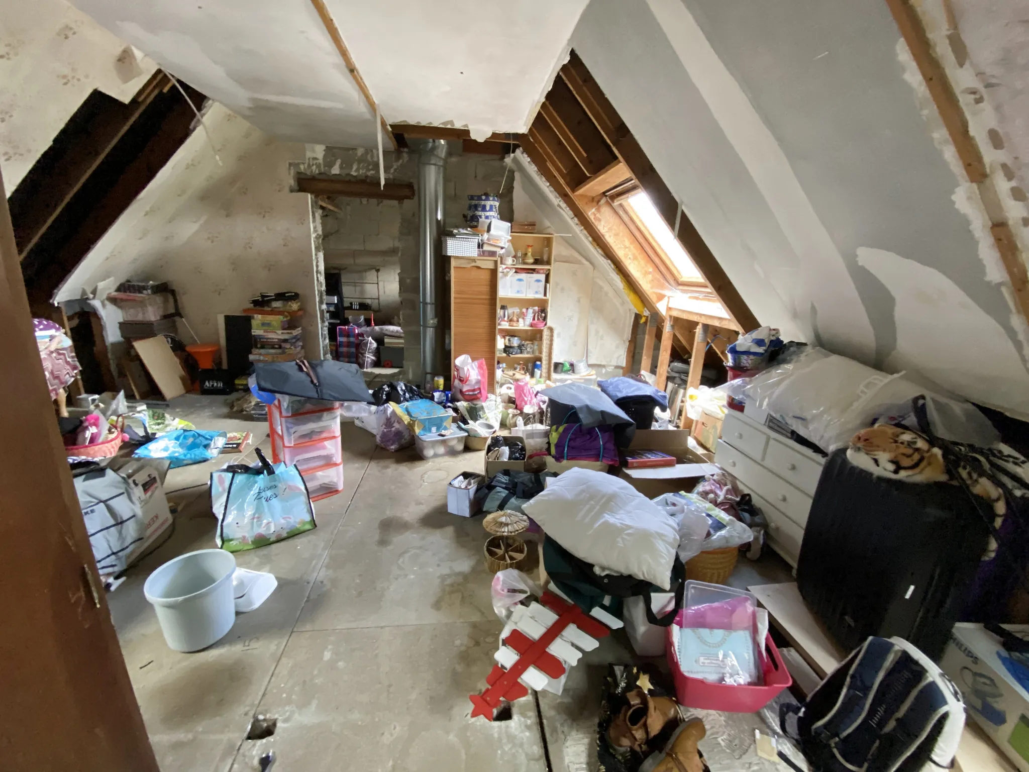 Maison à fort potentiel avec piscine à Neuilly sous Clermont 