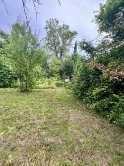 Terrain constructible de 848 m² à Meulan, proche clinique et gare 