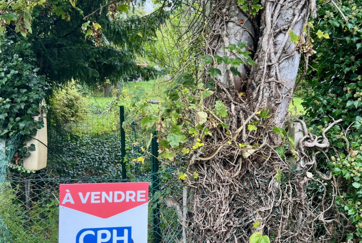 Terrain constructible de 848 m² à Meulan, proche clinique et gare 