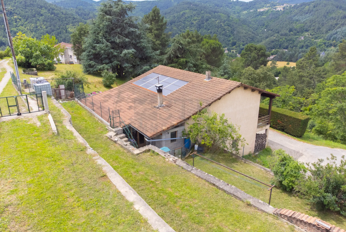 Maison spacieuse de 130 m2 à vendre aux Ollières-sur-Eyrieux 