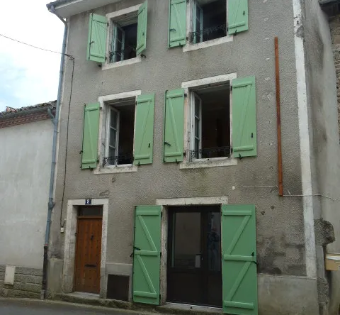 Maison mitoyenne à rénover à Piegut Pluviers, Dordogne