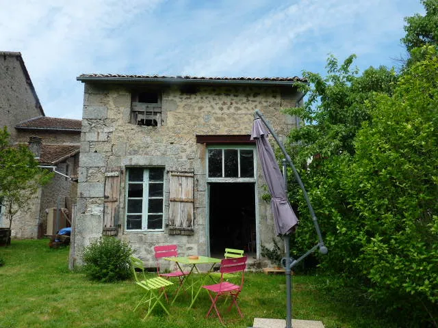 Maison mitoyenne à rénover à Piegut Pluviers, Dordogne 