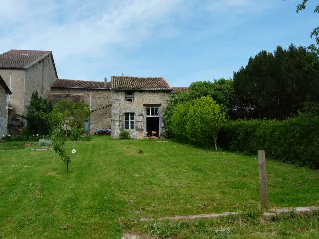 Maison mitoyenne à rénover à Piegut Pluviers, Dordogne 