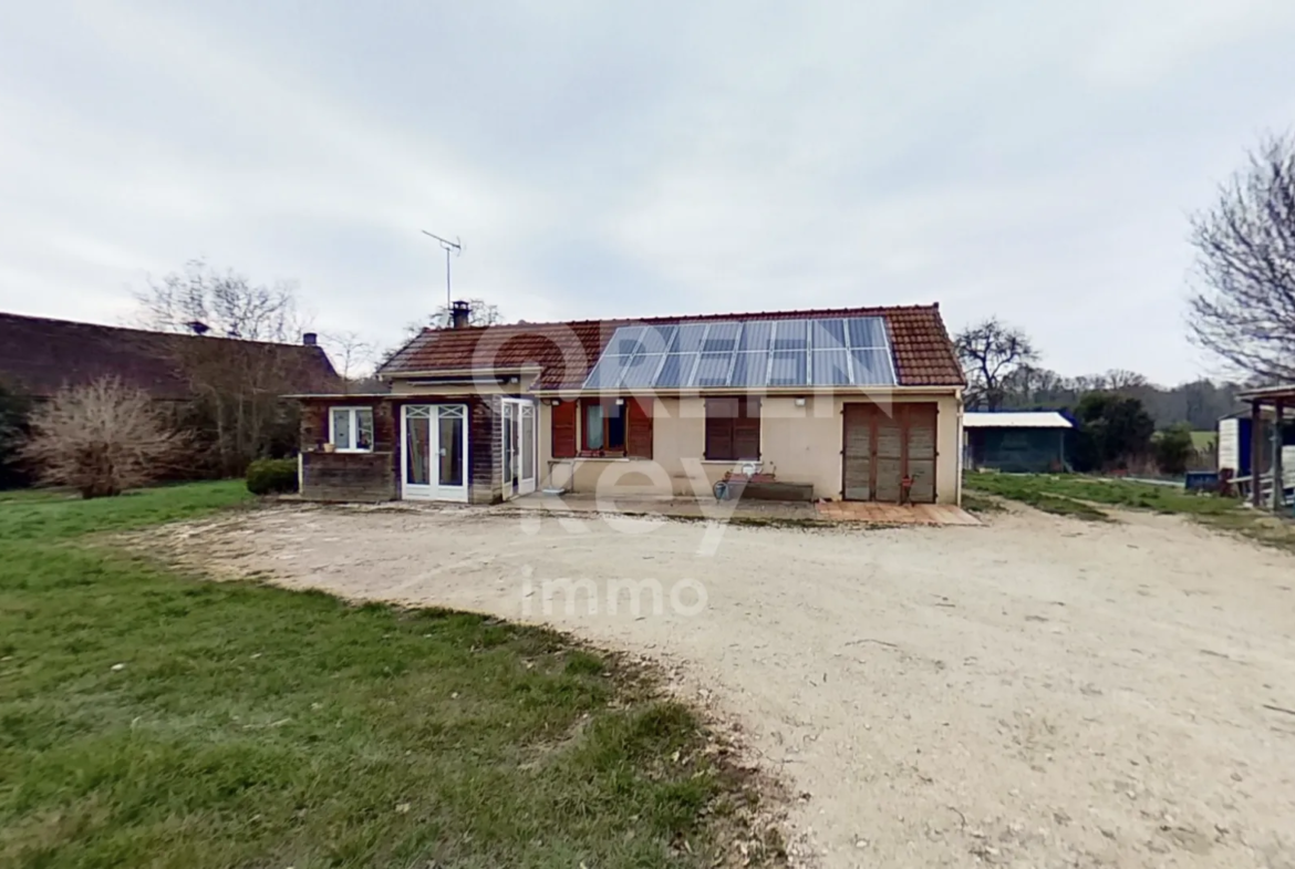 Maison de 4 pièces à Charny-Orée-de-Puisaye, 121 m² sur 4142 m² de terrain 