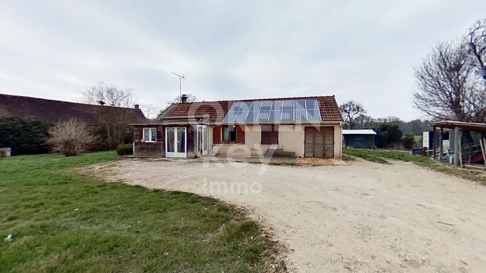 Maison de 4 pièces à Charny-Orée-de-Puisaye, 121 m² sur 4142 m² de terrain 