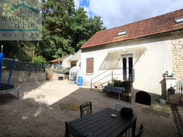 Maison à vendre à Molosmes - 5 chambres et jardin