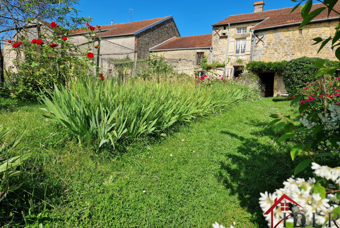 Maison de caractère de 1793 à vendre à Soyars 