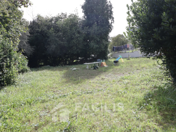 Terrain constructible non viabilisé à Quistinic - 812 m²