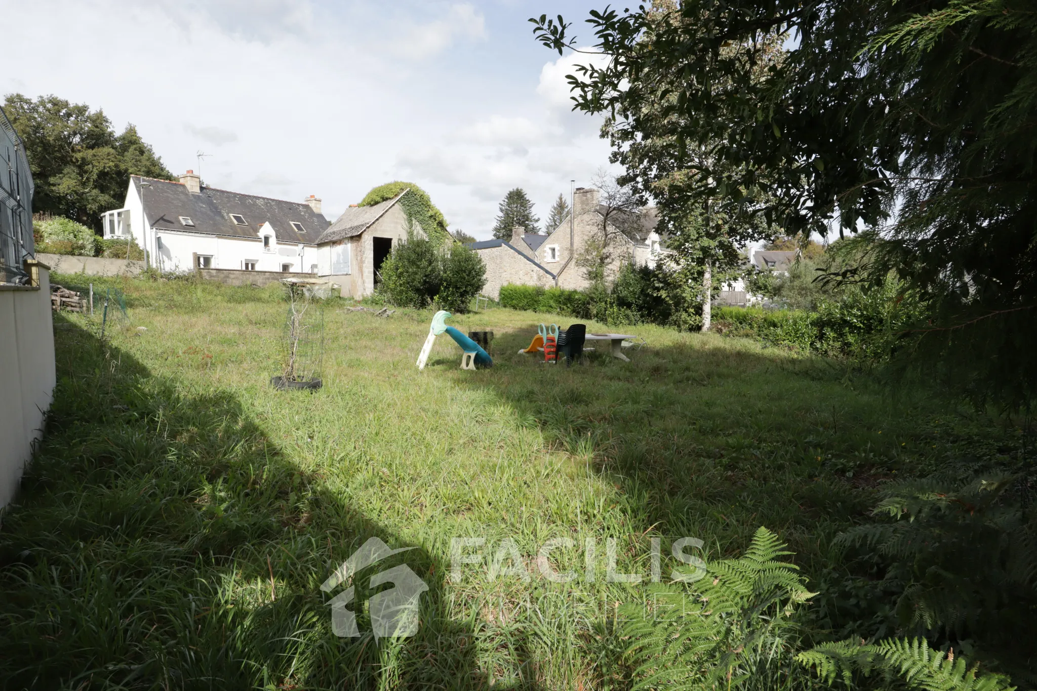 Terrain constructible non viabilisé à Quistinic - 812 m² 