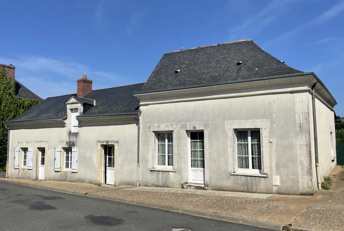 À vendre : Ensemble immobilier à NOYANT-VILLAGES 