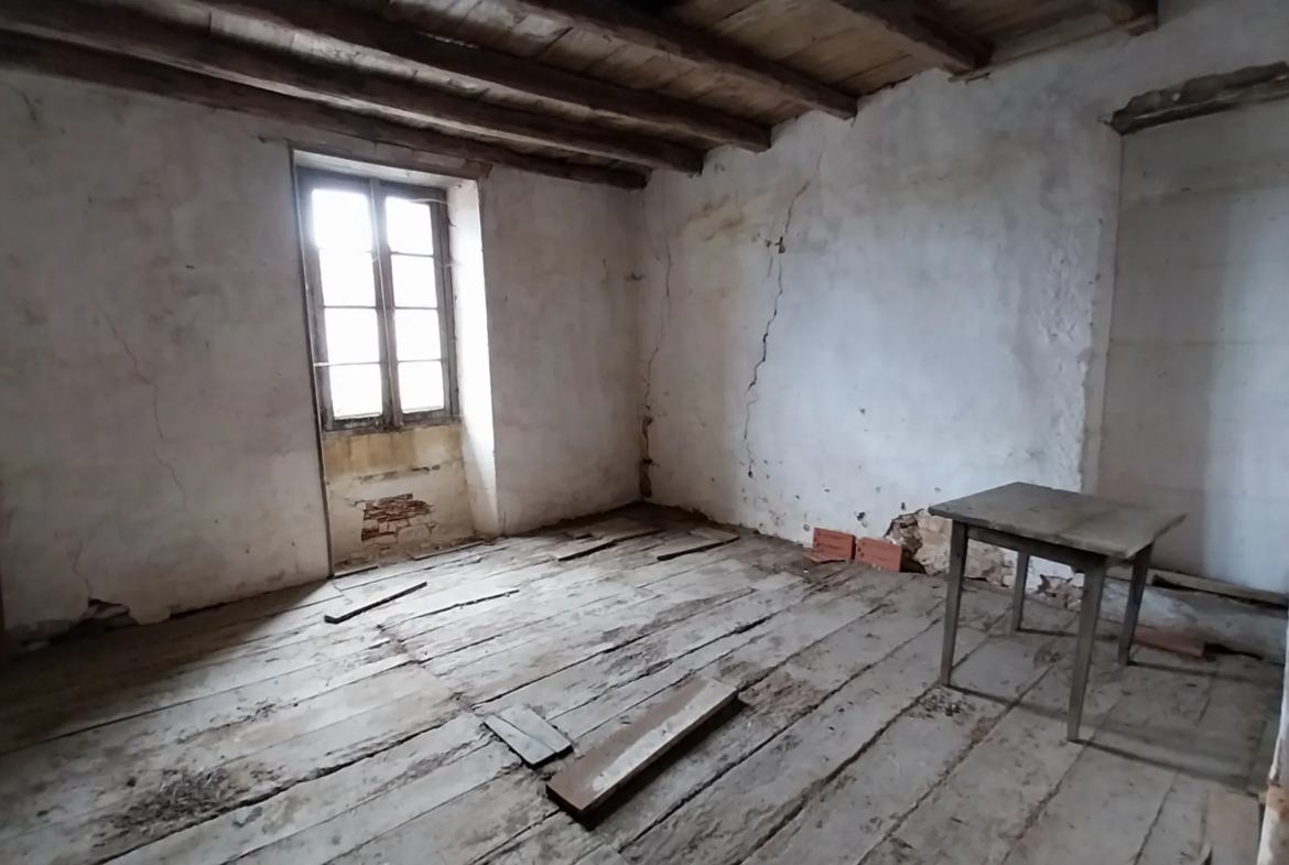 Ensemble en pierre à restaurer dans le Périgord Vert 