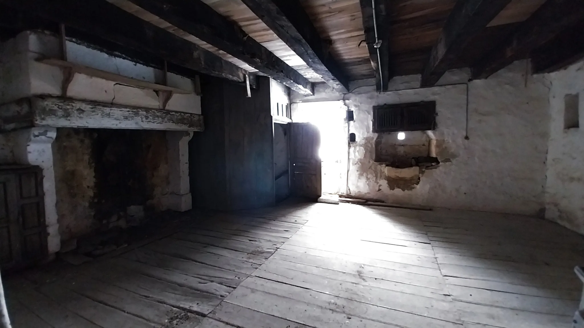 Maison en pierre à rénover dans le Périgord Vert 