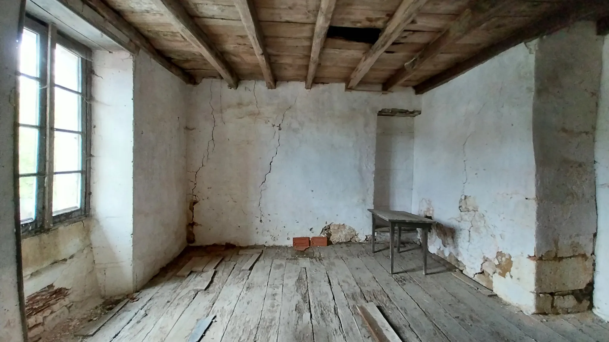 Ensemble en pierre à restaurer dans le Périgord Vert 