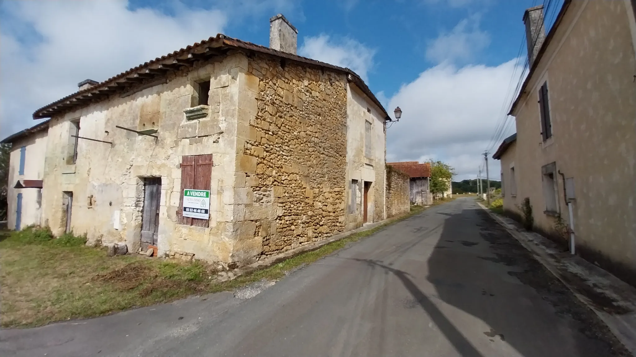 Maison en pierre à rénover dans le Périgord Vert 