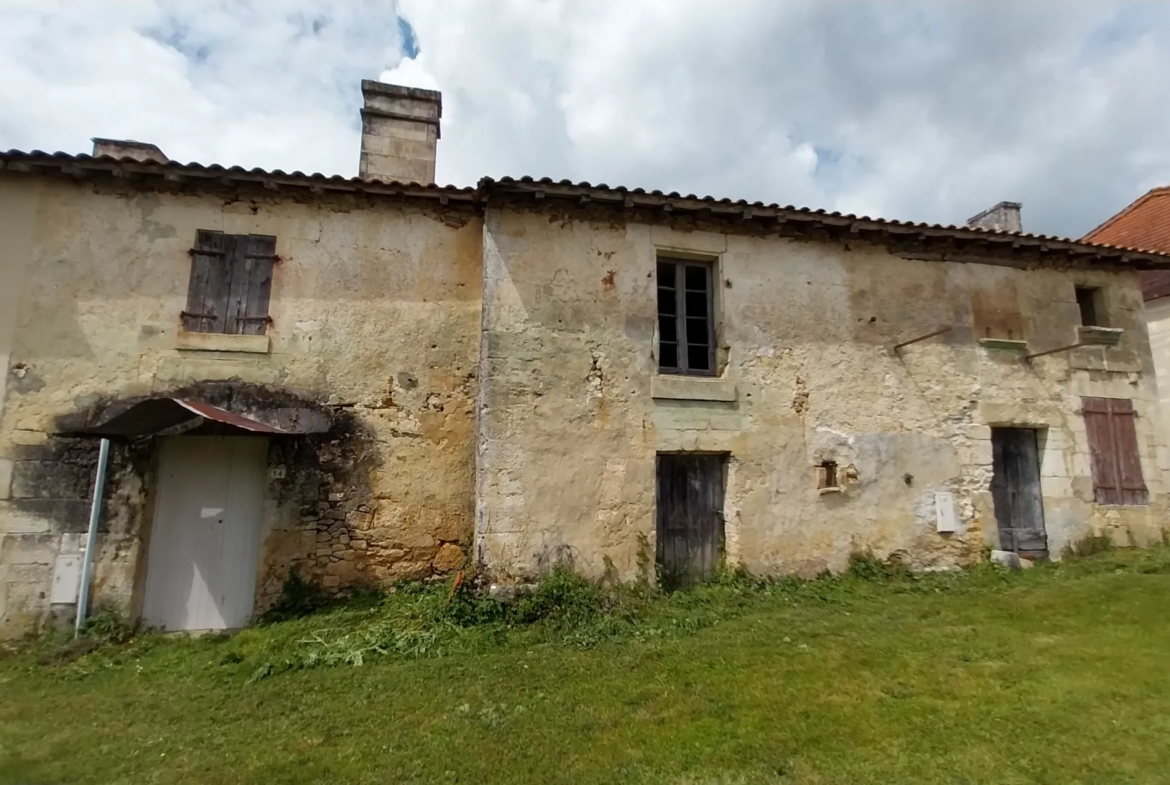 Ensemble en pierre à restaurer dans le Périgord Vert 