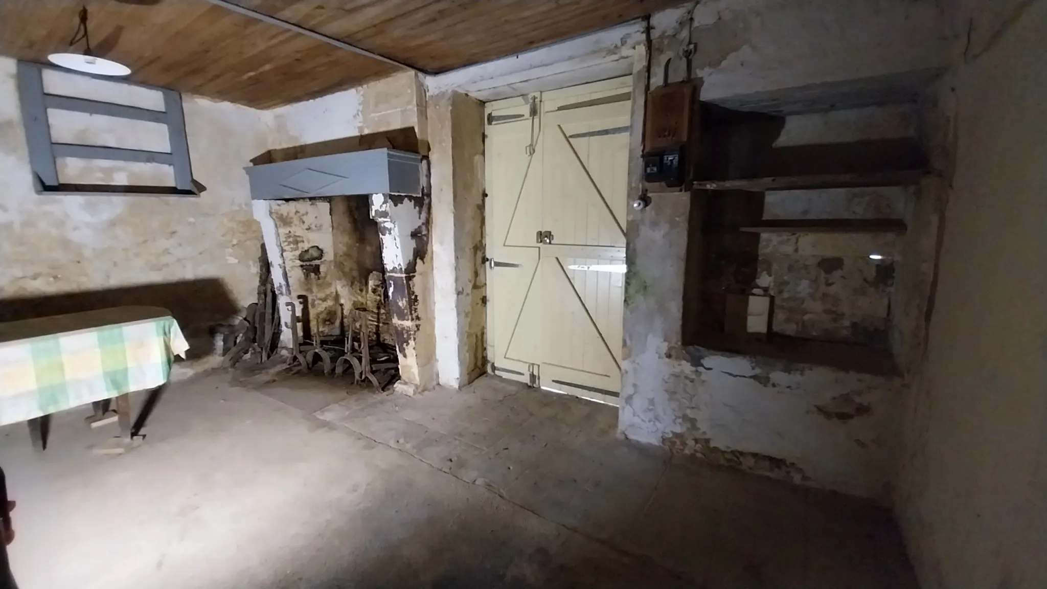 Maison en pierre à rénover dans le Périgord Vert 