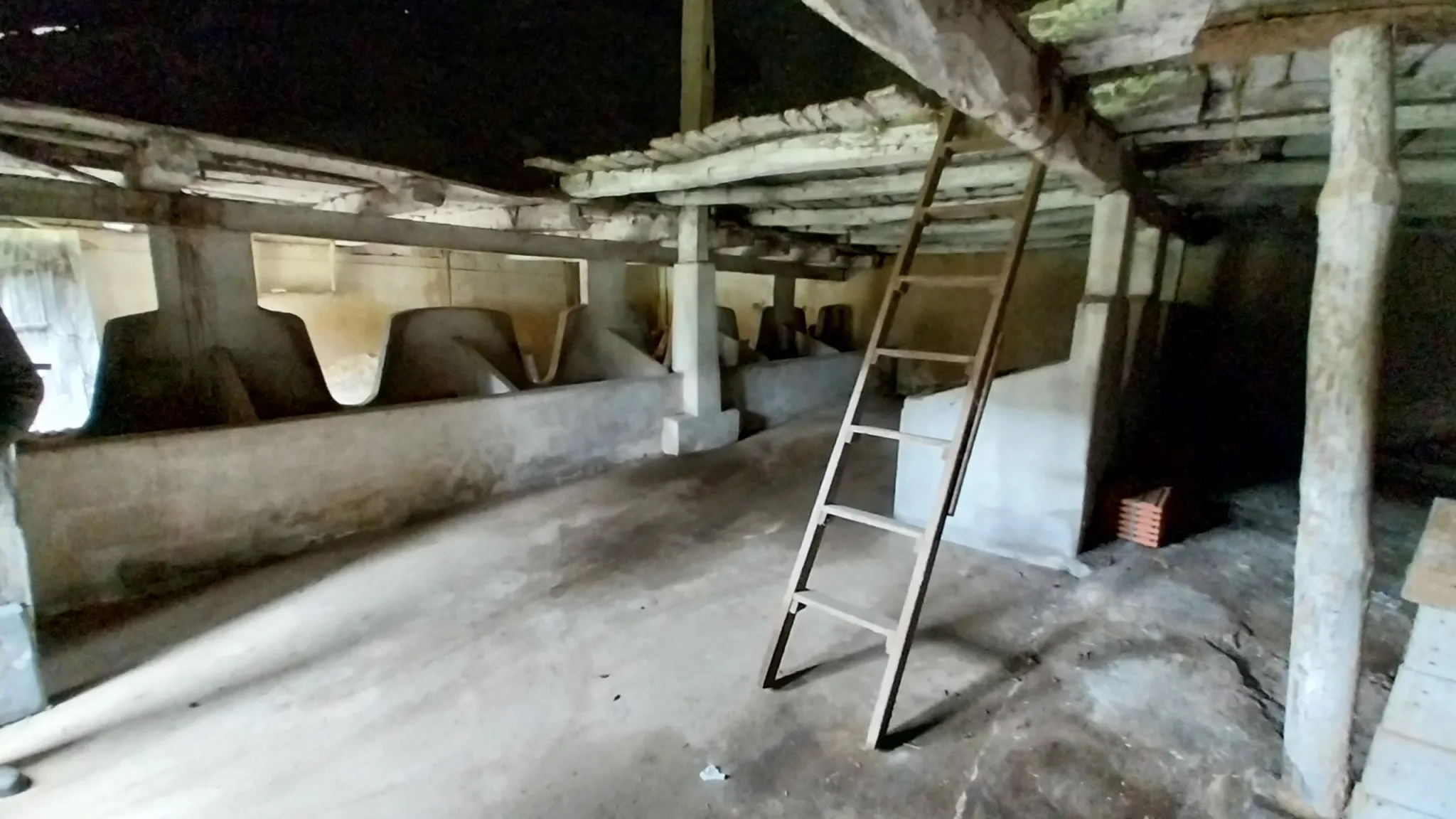 Maison en pierre à rénover dans le Périgord Vert 