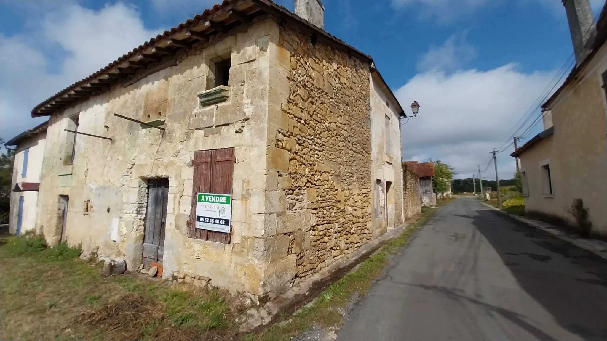 Maison en pierre à rénover dans le Périgord Vert 