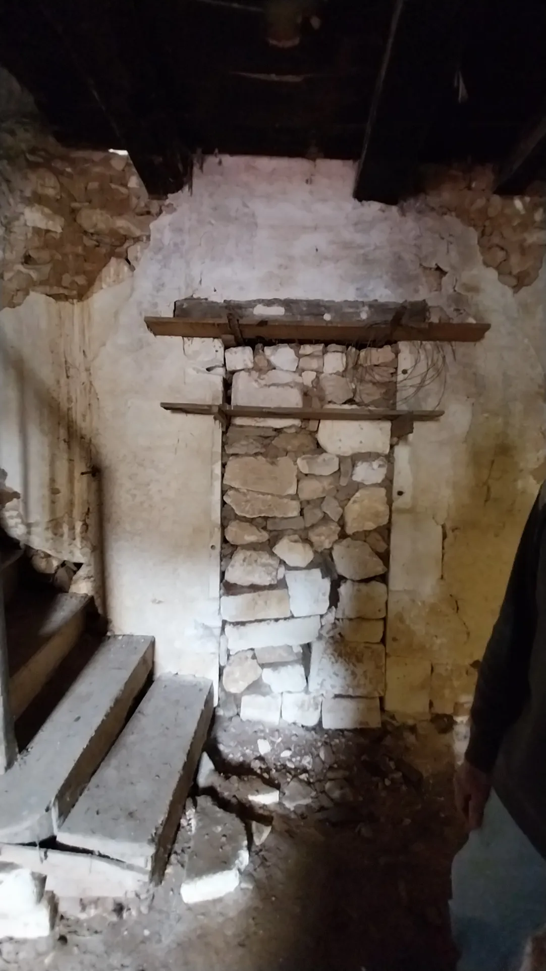 Maison en pierre à rénover dans le Périgord Vert 